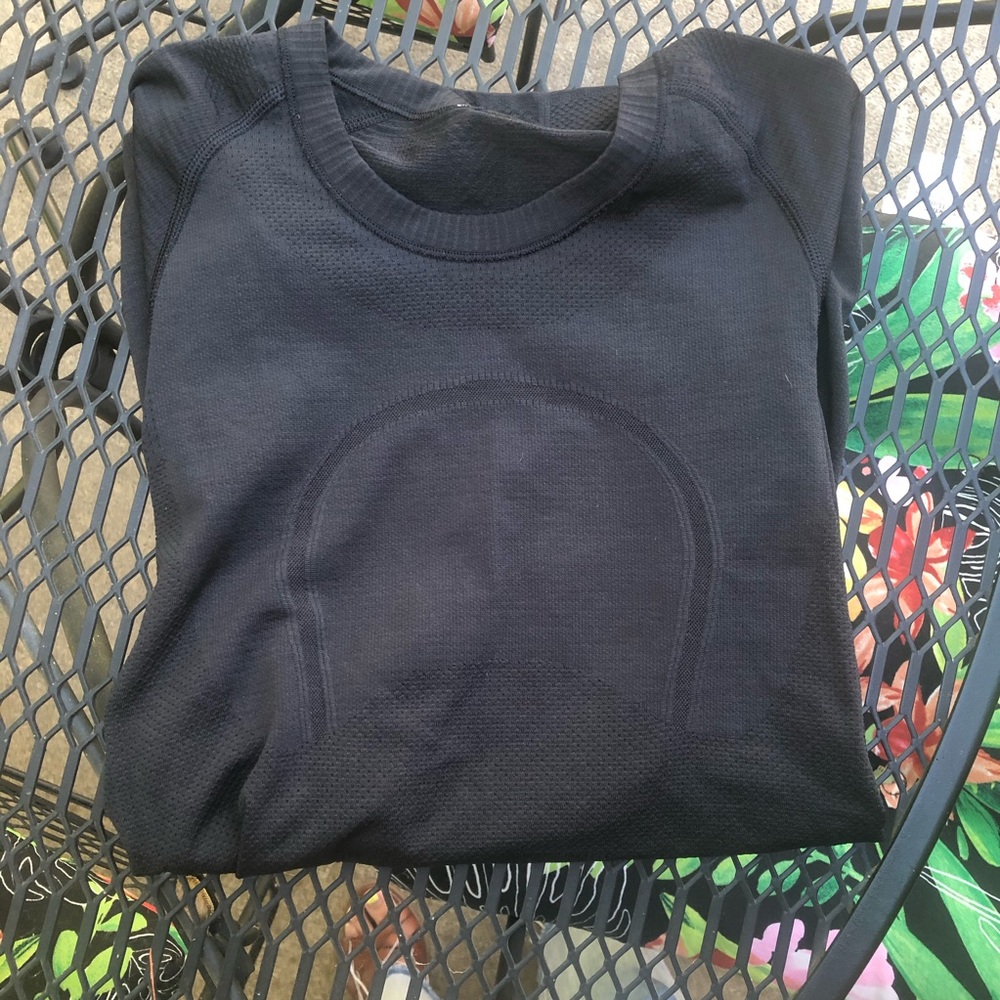 lululemon size 2 short sleeve top